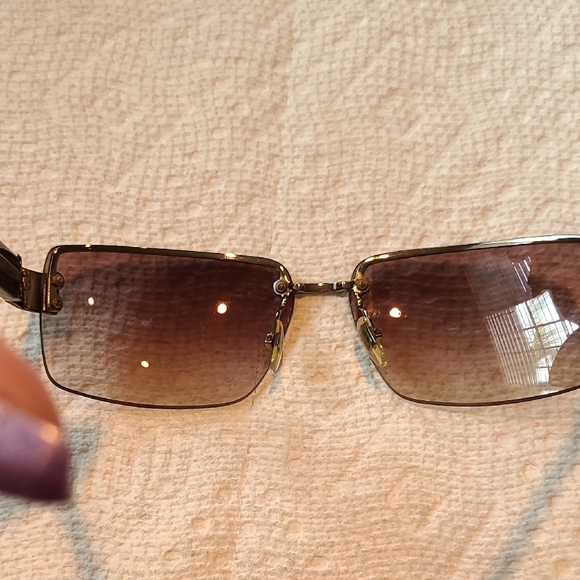 Gucci Women's Sunglasses - Picture 9 of 15